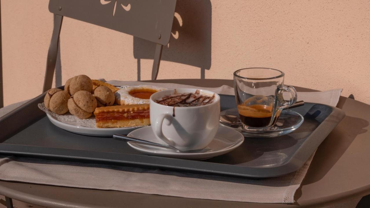 Il Borgo B&B Castellinaldo Luaran gambar