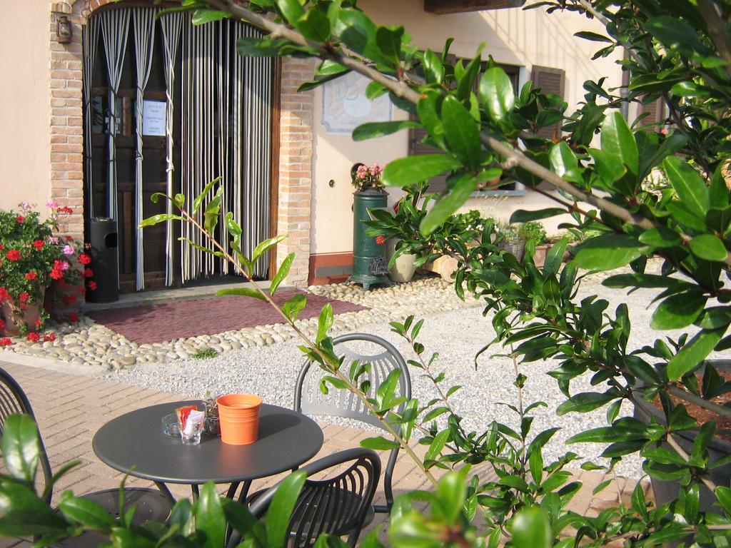 Il Borgo B&B Castellinaldo Luaran gambar