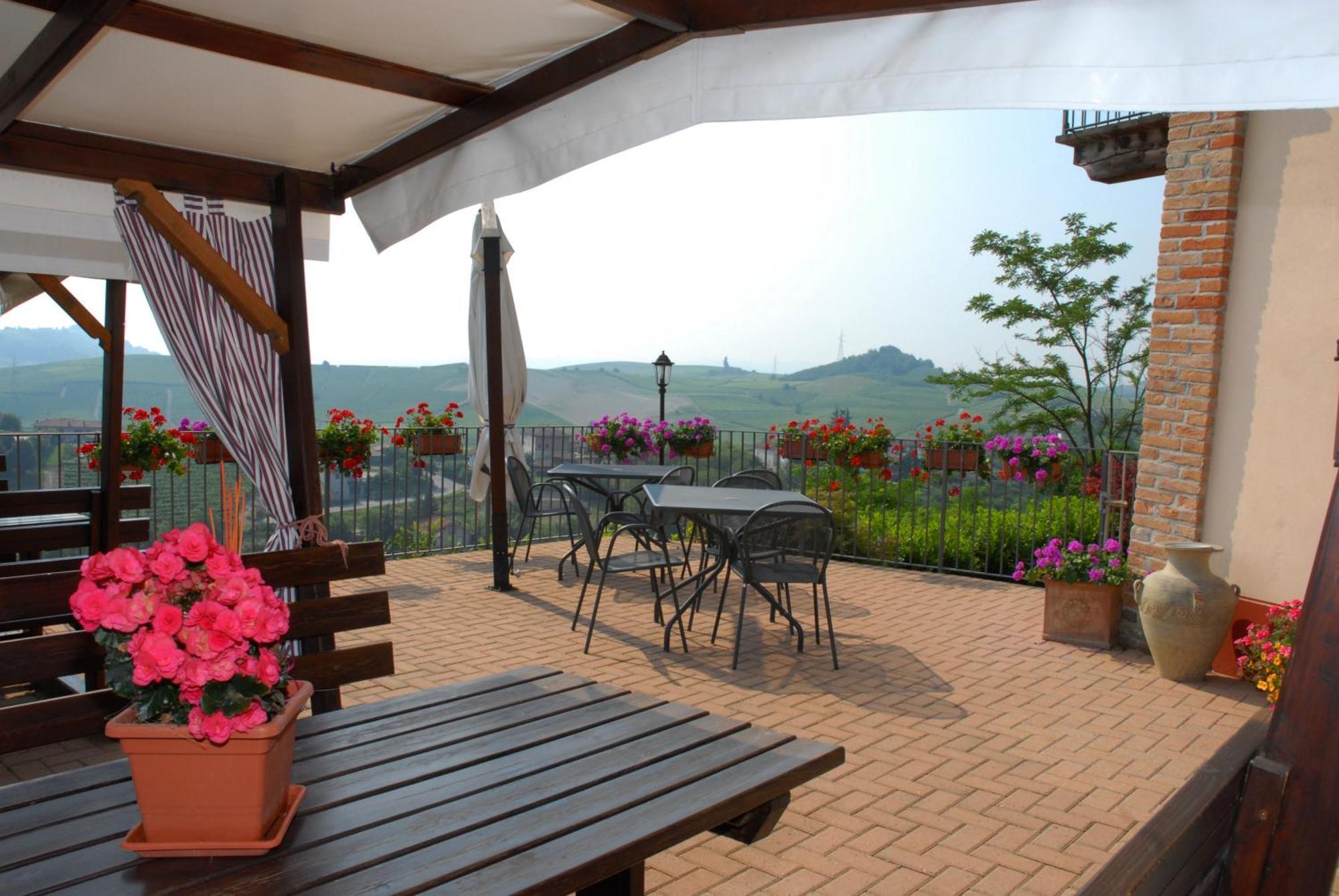 Il Borgo B&B Castellinaldo Luaran gambar