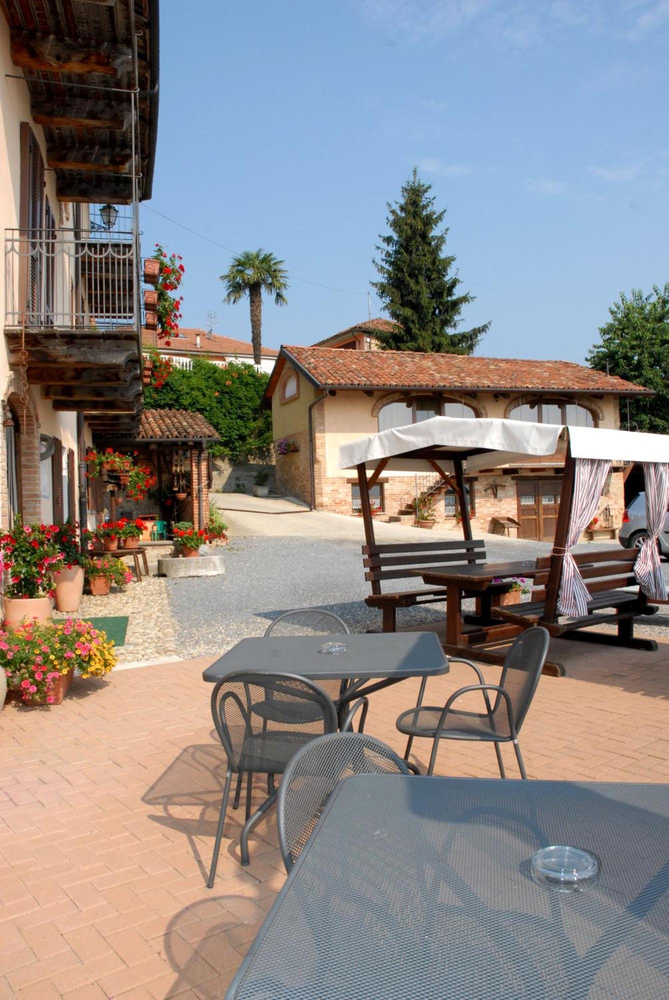 Il Borgo B&B Castellinaldo Luaran gambar