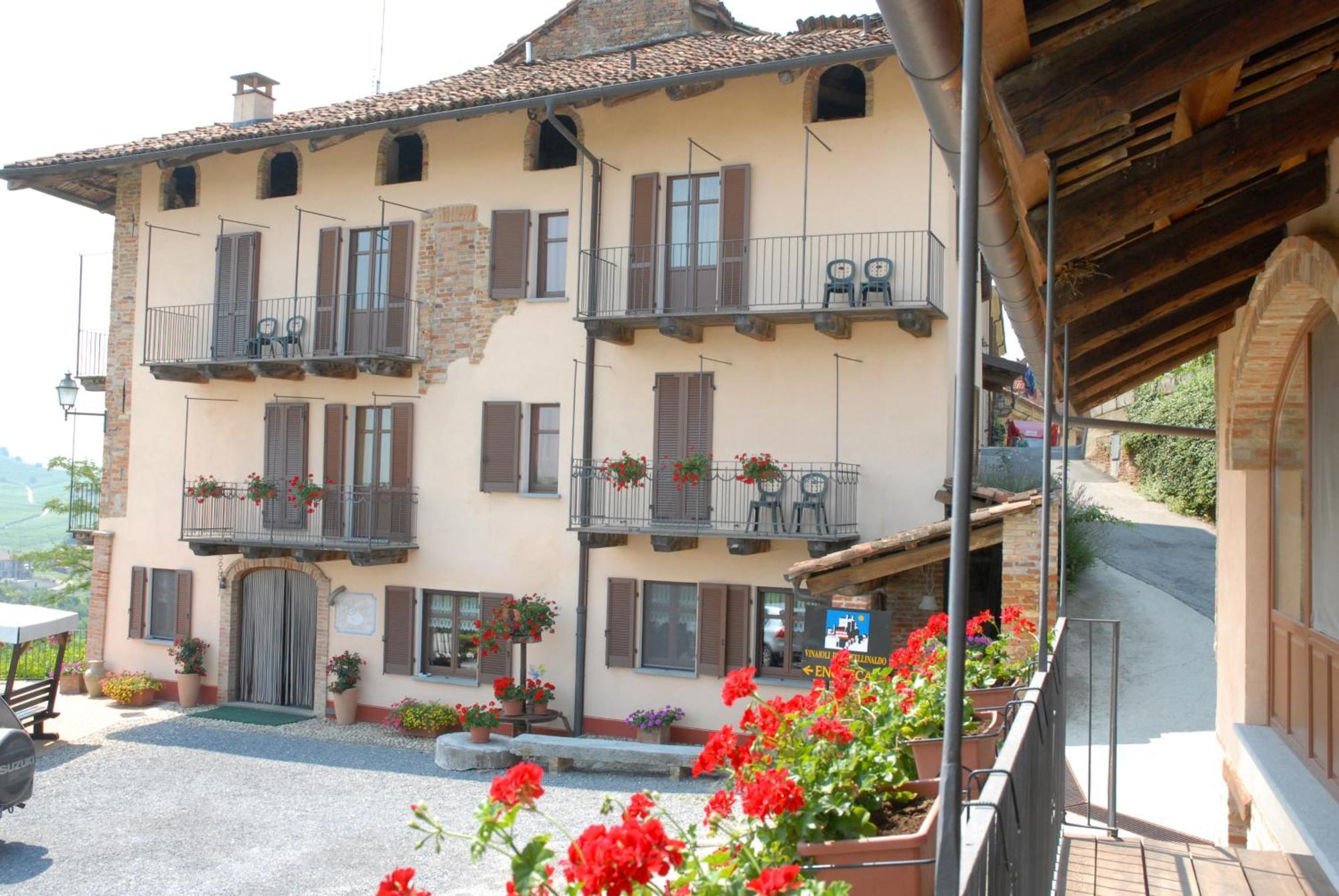 Il Borgo B&B Castellinaldo Luaran gambar