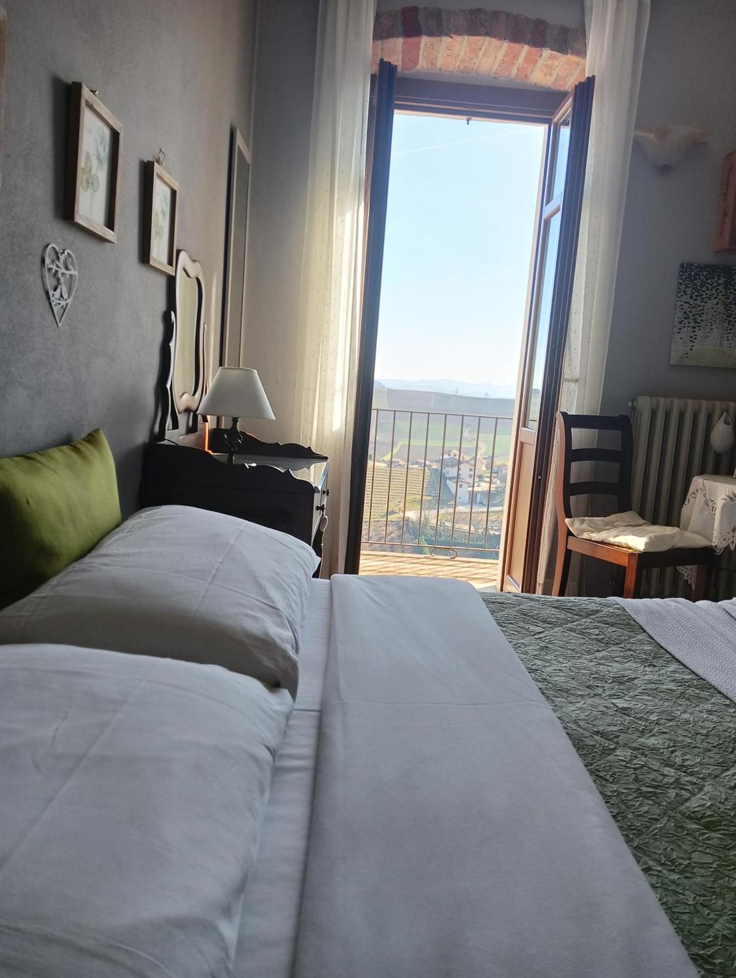 Il Borgo B&B Castellinaldo Luaran gambar
