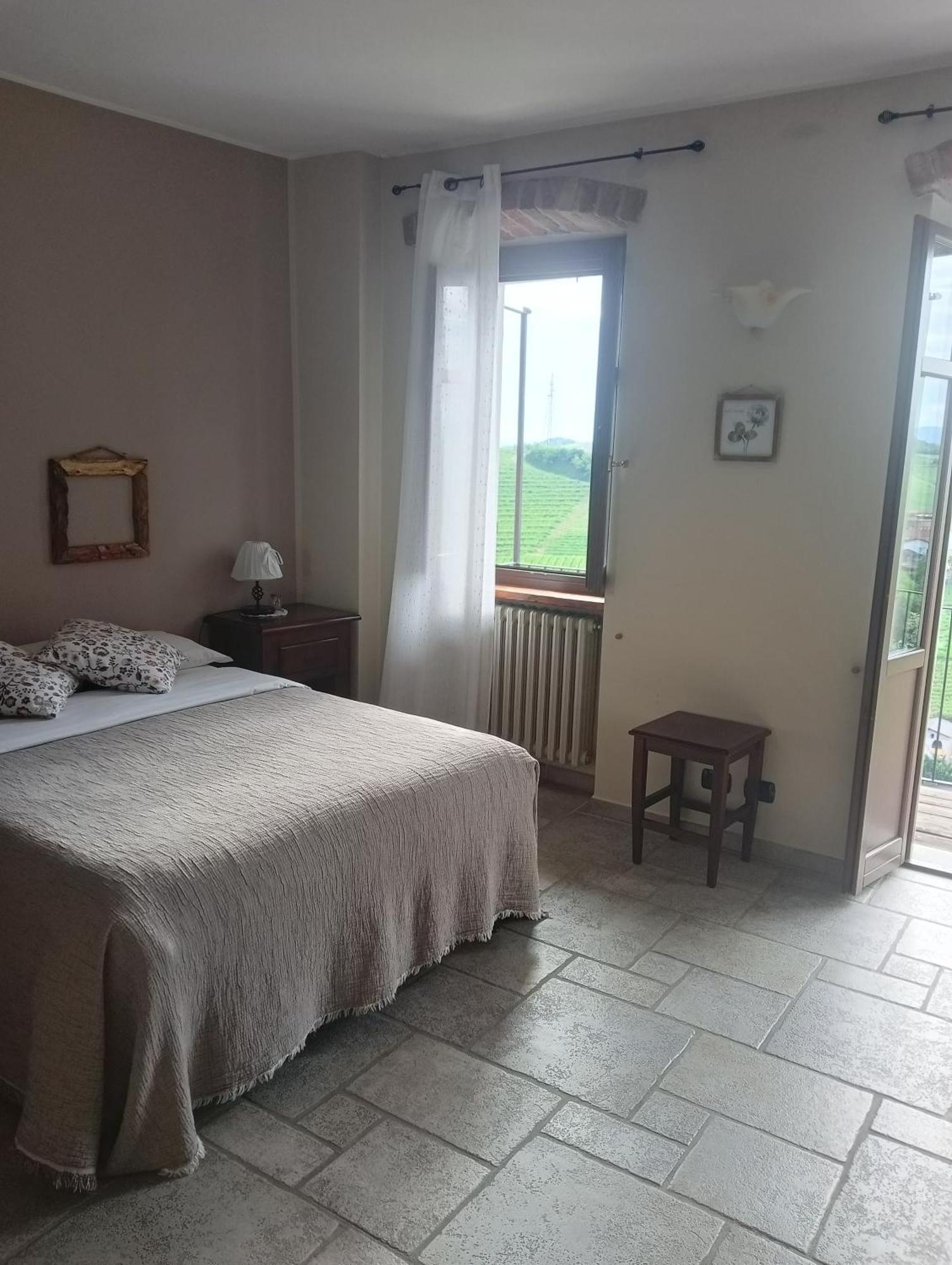 Il Borgo B&B Castellinaldo Luaran gambar