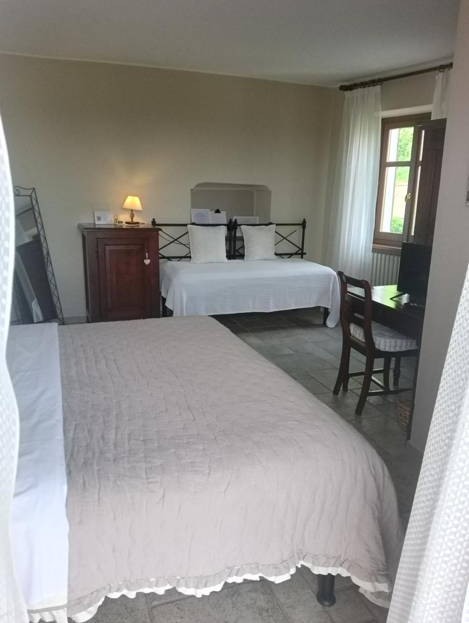 Il Borgo B&B Castellinaldo Luaran gambar