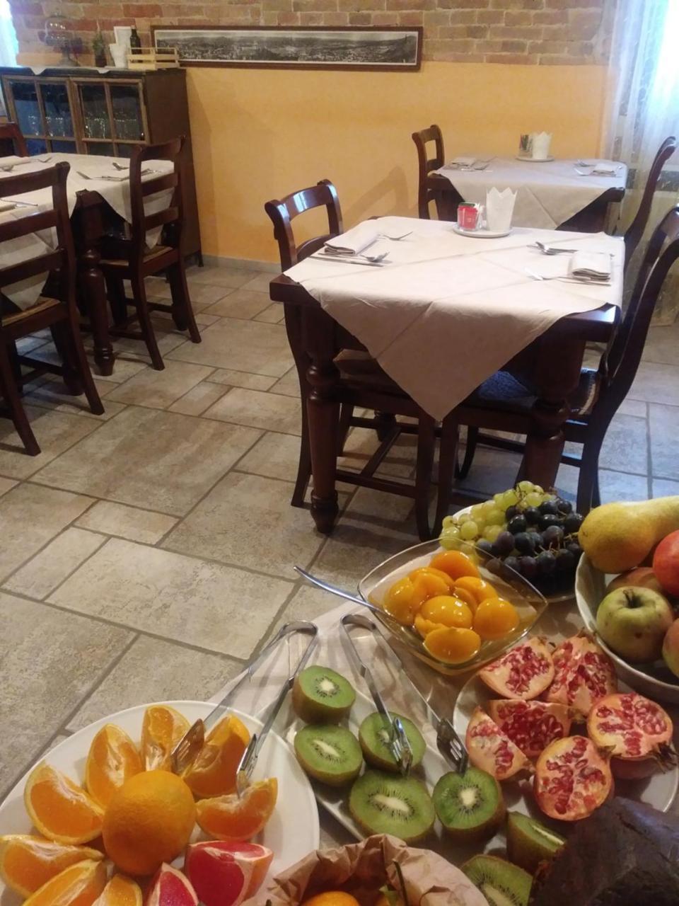 Il Borgo B&B Castellinaldo Luaran gambar